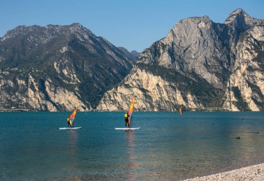 Lago di Garda 'da rüzgar sörfü, Kuzey İtalya