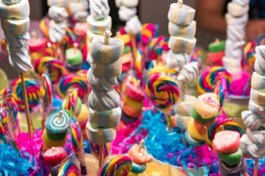 çocuklar ve yetişkinler için çikolata ve renkleri cennet