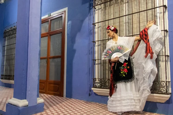 Güzel Jarocha Tipik Kostümünü Sömürge Arka Plan Ile — Stok fotoğraf