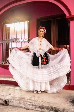 veracruz pembe arka plan ile beyaz klasik jarocha