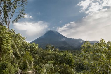 Endonezya'da patlayan Merapi Volkanı
