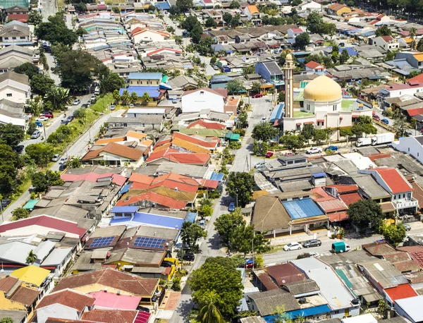 Vista Aérea Mezquita Rodeada Colorido Barrio Las Afueras Kuala Lumpur —  Fotos de Stock