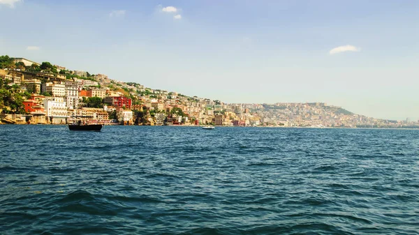 Deniz Posillipo hill, Napoli ve Napoli Körfezi mavi sularına görüntülemek