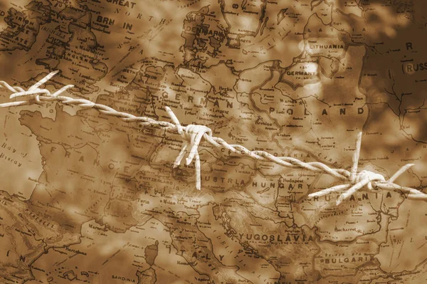 Αγκαθωτό Σύρμα Πάνω Από Χάρτη Της Ευρώπης Σέπια — Φωτογραφία Αρχείου