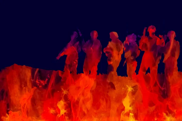 现代士兵在五颜六色的火焰上行走的轮廓 — 图库照片