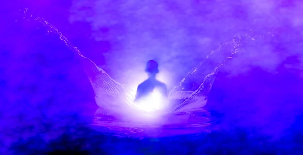 Su sıçraması içinde meditasyon siluet mor görüntü