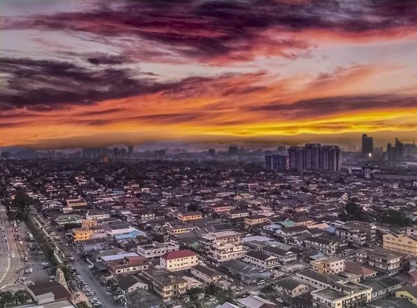 Petaling Jaya ve Kuala Lumpur üzerinde Gündoğumu