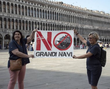 Venedik, Italya, 08.06.2019 ven kruvaziyer gemileri karşı protestocular