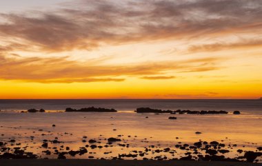 Sahilde güzel günbatımı Panoraması