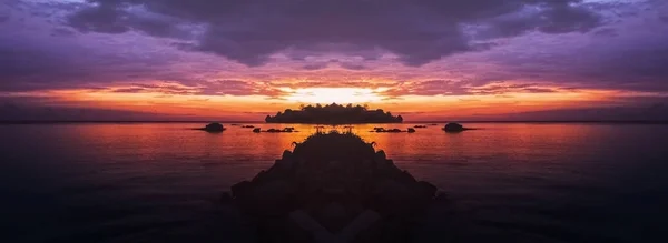 Πανό Πανόραμα του όμορφου ηλιοβασιλέματος πάνω από την παραλία — Φωτογραφία Αρχείου