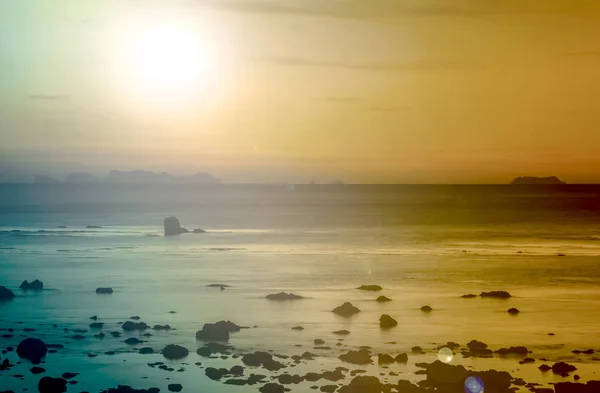 Sahilde güzel günbatımı Panoraması