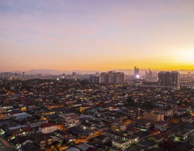Petaling Jaya ve Kuala Lumpur üzerinde gün doğumu, Malezya