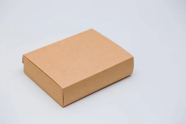 白い背景の上の包装ボックスのコンセプト ロイヤリティフリーのストック写真