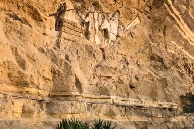 Giza müze kompleksi, Mısır - 27 Ağustos 2017: Christian türbelerin Mısır'da. İncil tarihi bas-reliefs.