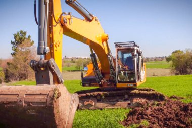 Boru hattının inşaatı. İnşaat alanı. İnşaat makineleri