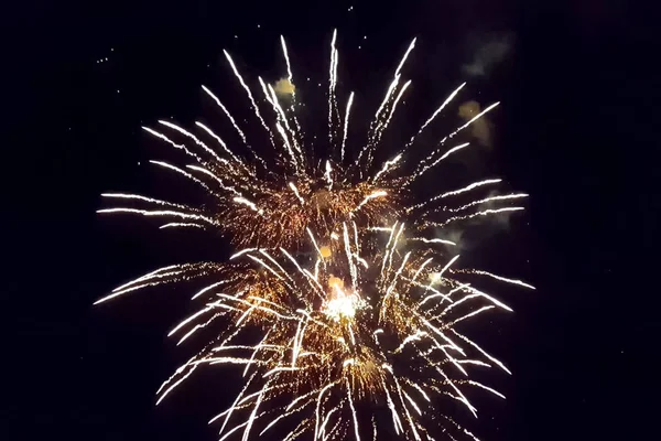 Festlicher Gruß Den Nachthimmel Feuerwerkskörper Explodiert — Stockfoto