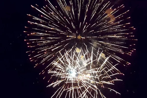 Festlicher Gruß Den Nachthimmel Feuerwerkskörper Explodiert — Stockfoto