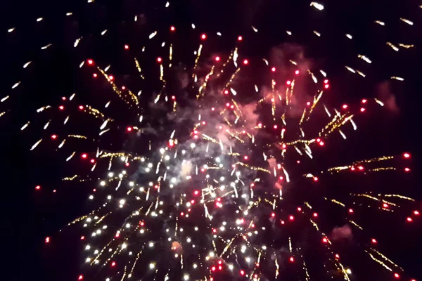 Εορταστική Χαιρετισμό Στον Νυχτερινό Ουρανό Εκρήξεις Πυροτεχνημάτων — Φωτογραφία Αρχείου