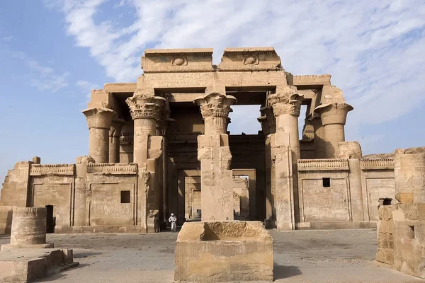 Κτίρια Και Κίονες Αρχαίων Αιγυπτιακών Μεγαλιθών Αρχαία Ερείπια Αιγυπτιακών Κτιρίων — Φωτογραφία Αρχείου