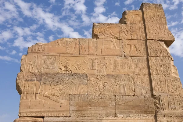 Hiéroglyphes Égyptiens Dessins Sur Les Murs Les Colonnes Langue Égyptienne — Photo