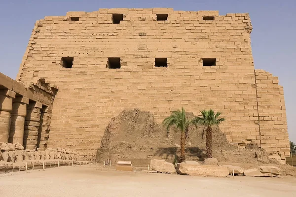 Byggnader Och Pelare Antika Egyptiska Megaliter Forntida Ruiner Egyptiska Byggnader — Stockfoto