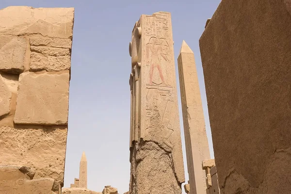 Αιγυπτιακά Ιερογλυφικά Και Σχέδια Στους Τοίχους Και Τους Κίονες Αιγυπτιακή — Φωτογραφία Αρχείου