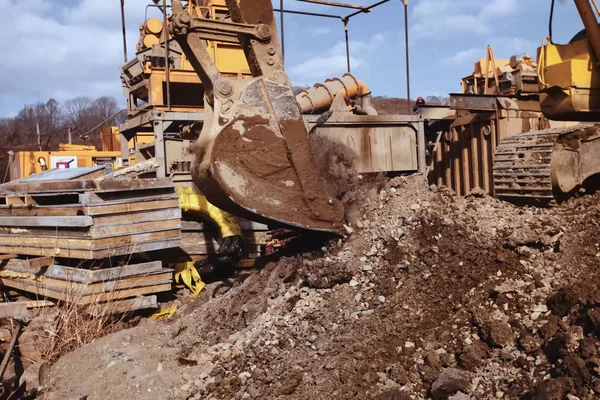 Bulldozer Eimer Ein Bulldozer Gräbt Ein Loch — Stockfoto