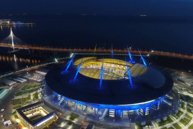 Moskova, Rusya - 11 Mayıs 2017: Stadyum Zenith Arena geceleri. Çok renkli ışıklar stadyum geceleri ışıklı.