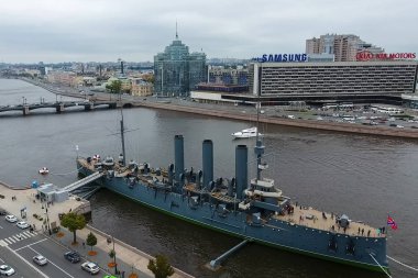 Pererburg, Rusya - 29 Mayıs 2018: Kruvazör Aurora nehir Neu, St.Petersburg şehir içinde. Turistler için açık. 1917 devriminin sembolü.