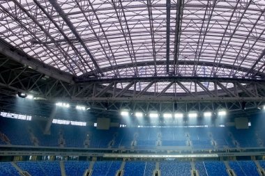 Moskova, Rusya - 22 Mayıs 2018: Stadyumu yeni binada. Yeni stadyum. Çim ve standları