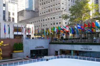 New York, ABD - 20 Haziran 2015: New York, Manhattan sokaklarında yürüyüş. New York hayat öğleden sonra. Sokaklar ve şehir binaları.