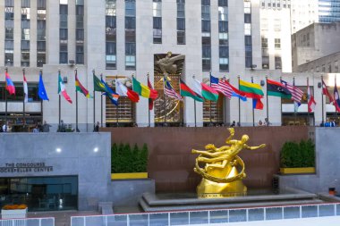 New York, ABD - 20 Haziran 2015: New York, Manhattan sokaklarında yürüyüş. New York hayat öğleden sonra. Sokaklar ve şehir binaları.