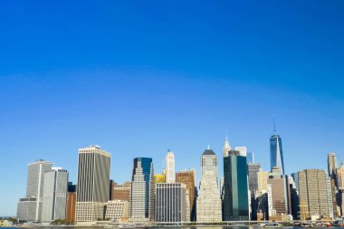 New York, ABD - 20 Haziran 2015: New York, Manhattan sokaklarında yürüyüş. New York hayat öğleden sonra. Sokaklar ve şehir binaları.