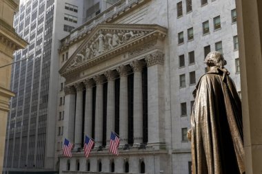 New York, ABD - 20 Haziran 2015: New York, Manhattan sokaklarında yürüyüş. New York hayat öğleden sonra. Sokaklar ve şehir binaları.