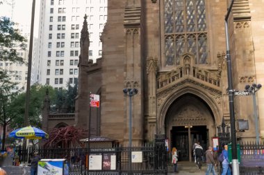 New York, ABD - 20 Haziran 2015: New York, Manhattan sokaklarında yürüyüş. New York hayat öğleden sonra. Sokaklar ve şehir binaları.