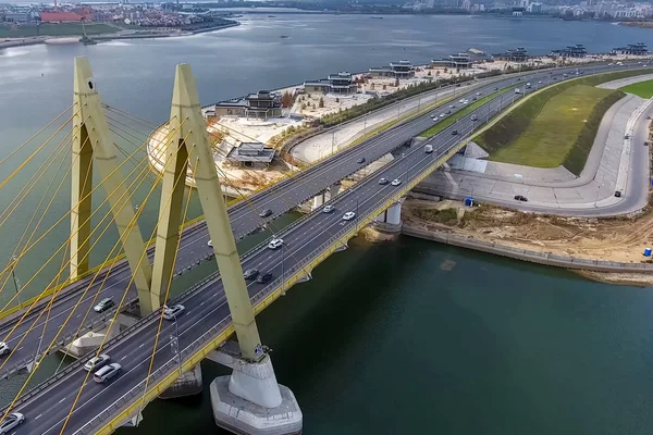 Prachtige Brug Rivier Brug Kabels Weg — Stockfoto