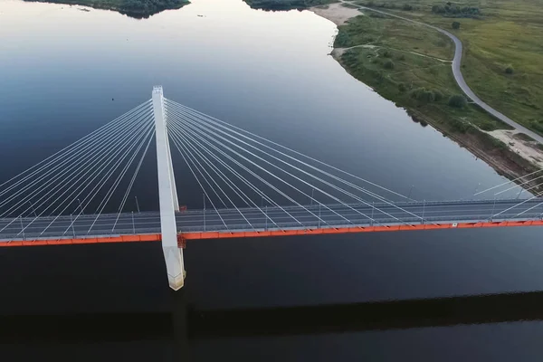 Prachtige Brug Rivier Brug Kabels Weg — Stockfoto