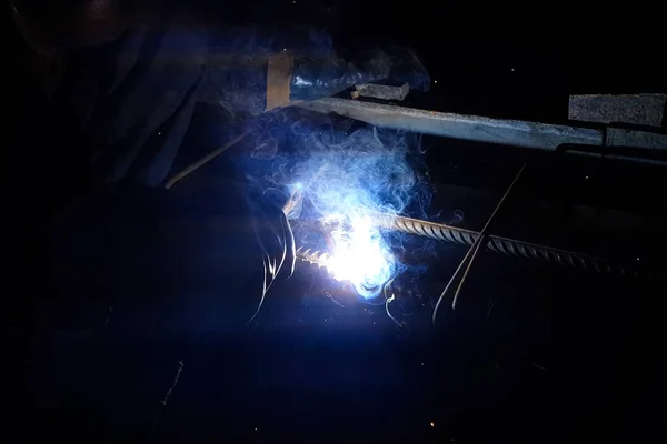 Welding Steel Reinforcement Sparks Light Welding Electric Welding — Stock Photo, Image