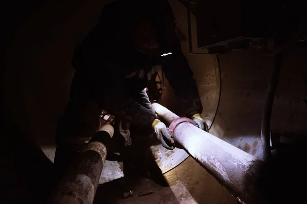 Worker Tunnel Repairing Pipeline Repair Work — Stock Photo, Image