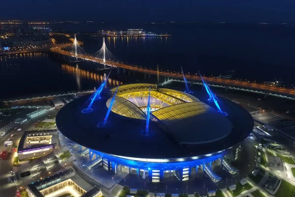Moskova, Rusya - 11 Mayıs 2017: Stadyum Zenith Arena geceleri. Çok renkli ışıklar stadyum geceleri ışıklı.
