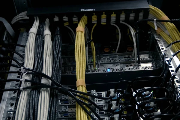 Lucemburk Lucembursko Září 2017 Kabely Pro Připojení Internetu Servery Server — Stock fotografie