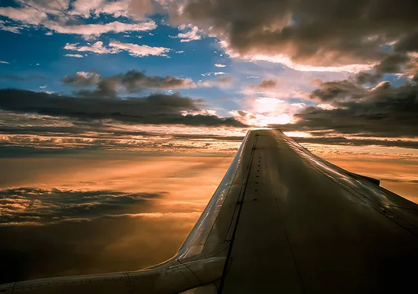 Θέα Από Παράθυρο Ενός Αεροπλάνου Επιβατών Κατά Διάρκεια Της Πτήσης — Φωτογραφία Αρχείου