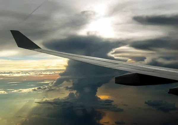 Der Blick Aus Dem Fenster Eines Passagierflugzeugs Während Des Fluges — Stockfoto