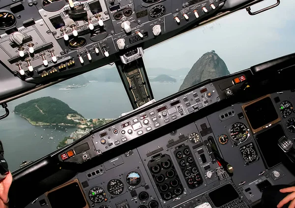 Cockpit Avião Passageiros Vista Cockpit Durante Voo Uma Aeronave Passageiros — Fotografia de Stock