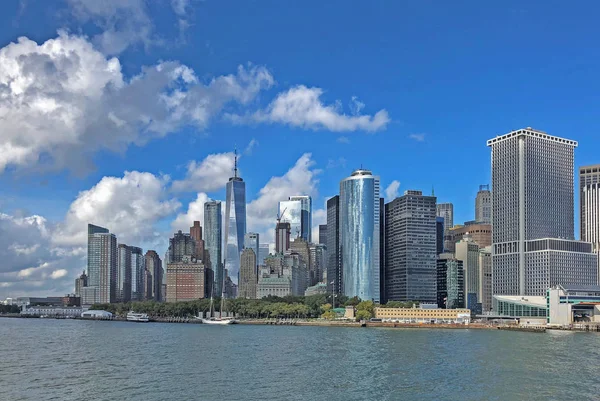Staten Adası feribot dan aşağı Manhattan görünümünü.