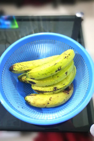 Banana Verde Indiana Uma Cesta Azul Imagem Fruta Imagem Alta — Fotografia de Stock