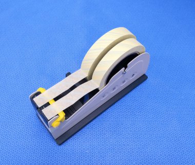 Pozlama kontrolü için hastane cerrahi alet kullanarak beyaz sterilizasyon göstergesi teyp