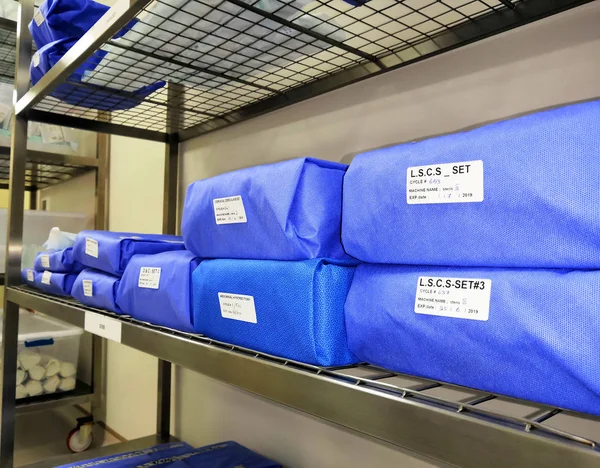 Steril Cerrahi alet. Kaydırılan steril aletlerin.