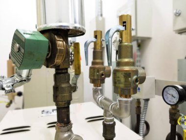 Buhar jeneratörü emniyet valfi closeup görüntüsü. Sterilizasyon makinasıyla için buhar jeneratörü.