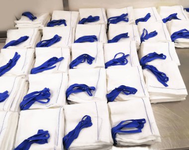 Cerrahi Raytec süngerleri katlanmış